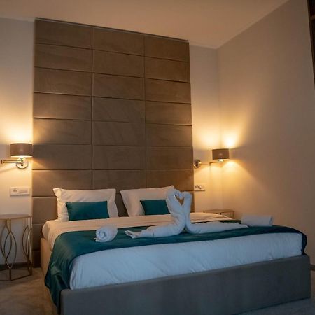 Unique Garden Hotel Brăila Eksteriør billede