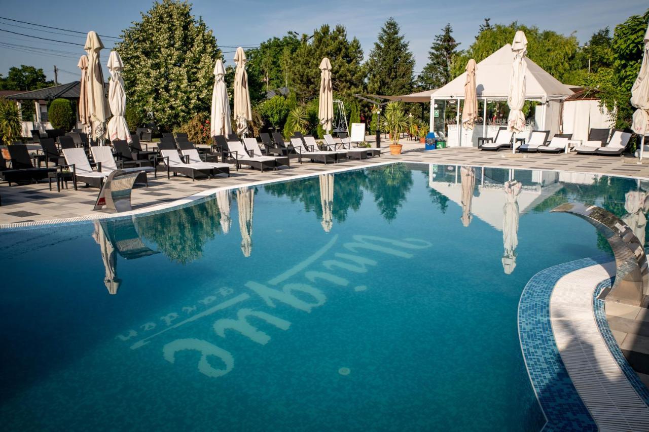 Unique Garden Hotel Brăila Eksteriør billede