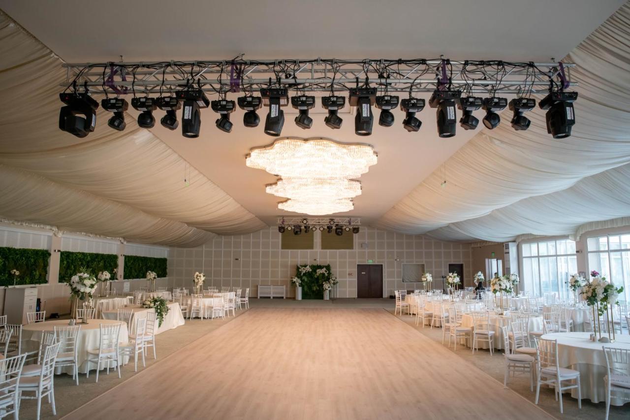 Unique Garden Hotel Brăila Eksteriør billede