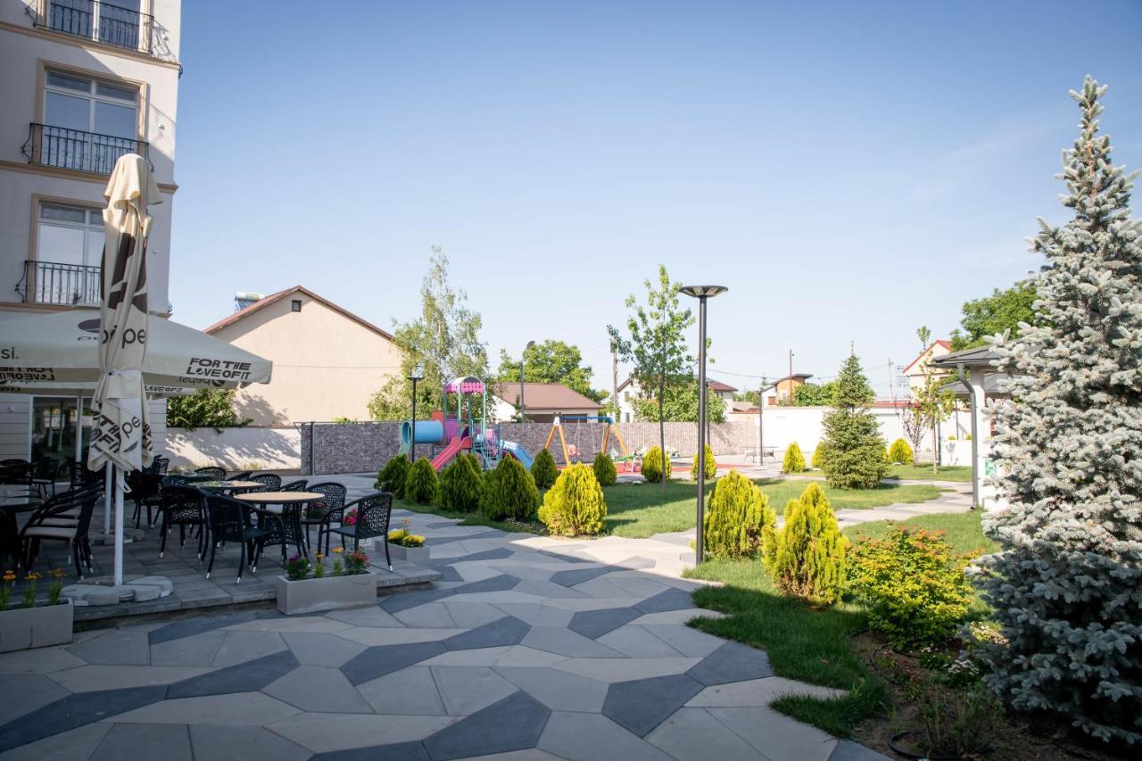 Unique Garden Hotel Brăila Eksteriør billede