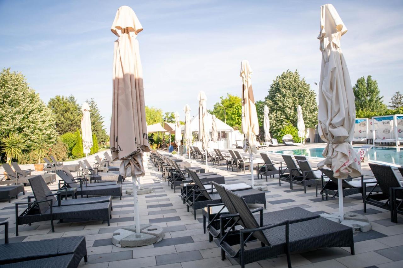 Unique Garden Hotel Brăila Eksteriør billede