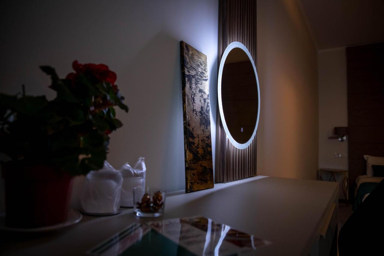 Unique Garden Hotel Brăila Eksteriør billede
