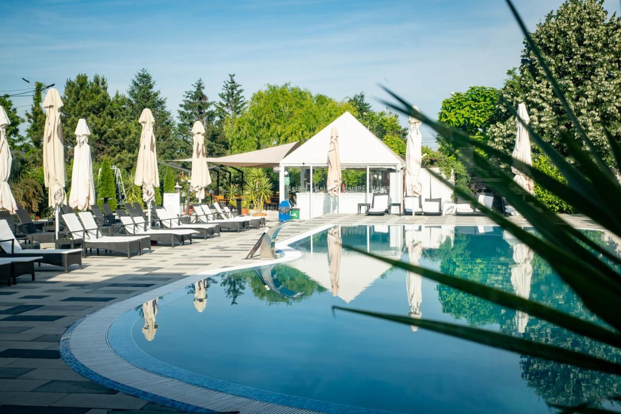 Unique Garden Hotel Brăila Eksteriør billede