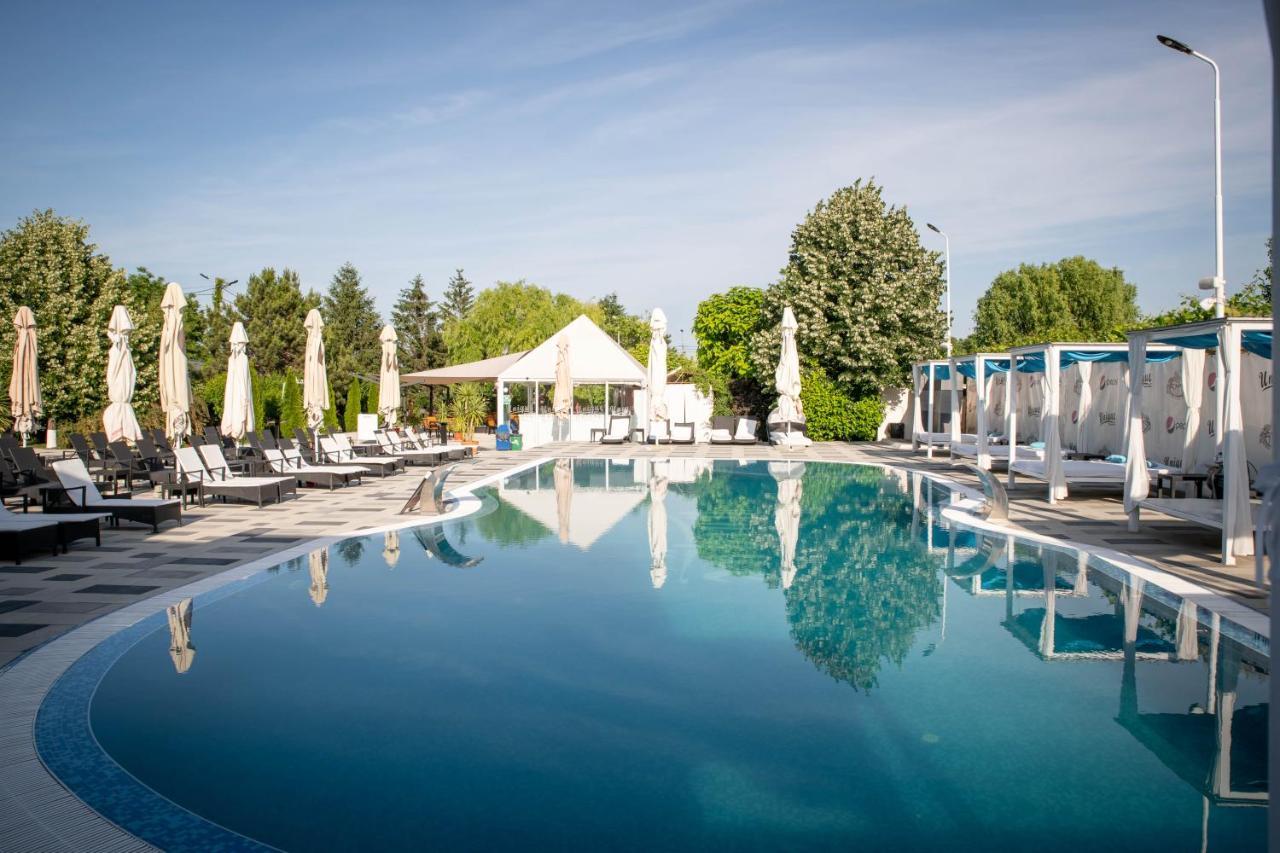 Unique Garden Hotel Brăila Eksteriør billede