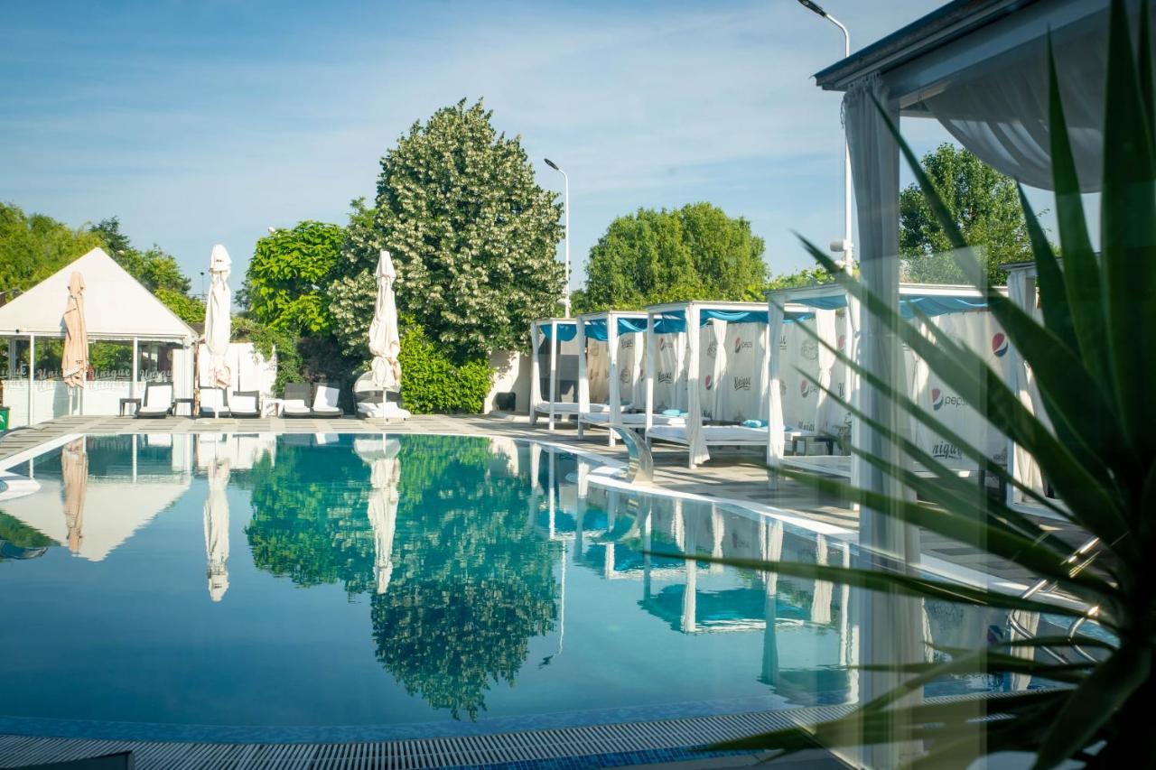 Unique Garden Hotel Brăila Eksteriør billede
