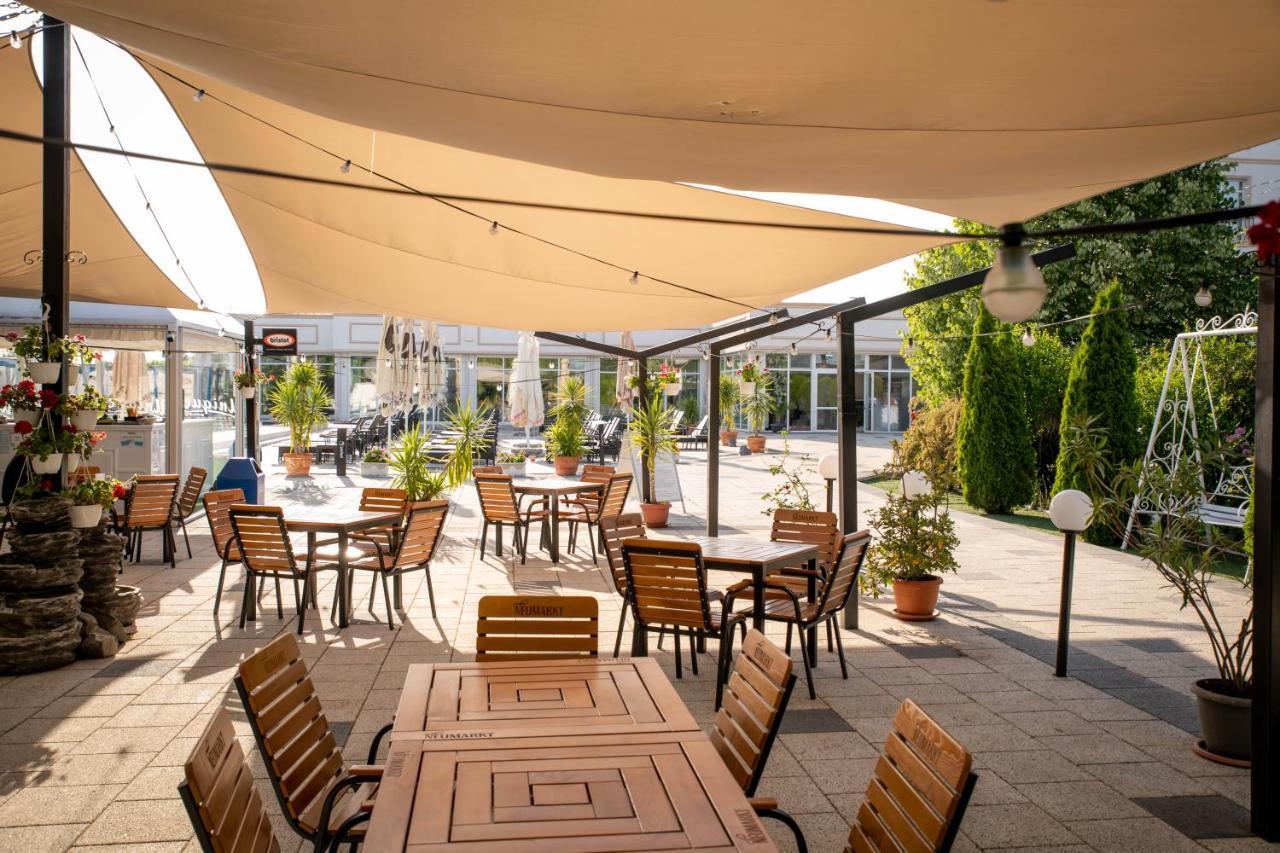 Unique Garden Hotel Brăila Eksteriør billede